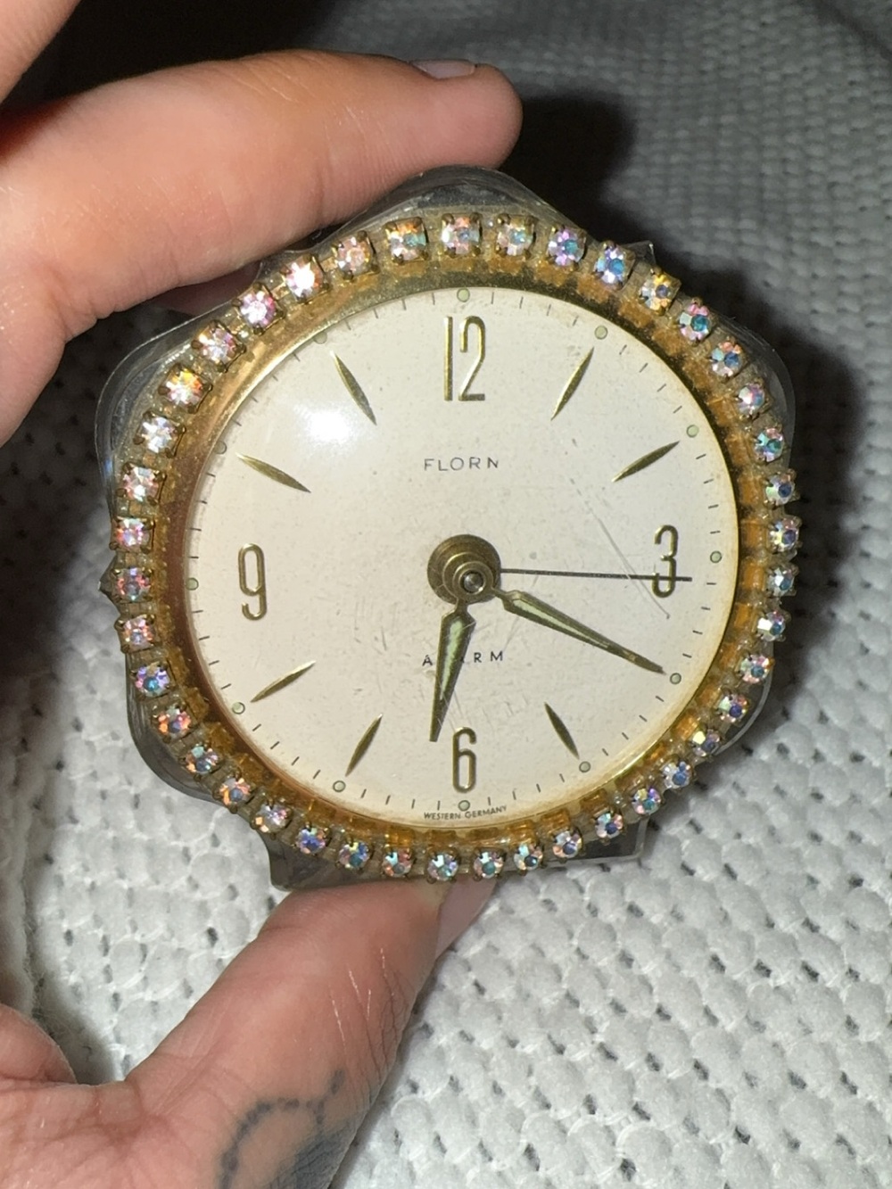 Florn Vintage Bedside Alarm Clock with Aurora Crystal Border